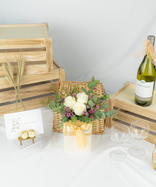 Satomi Japanese Style Flower Box – White Kenya Rose Table Arrangement