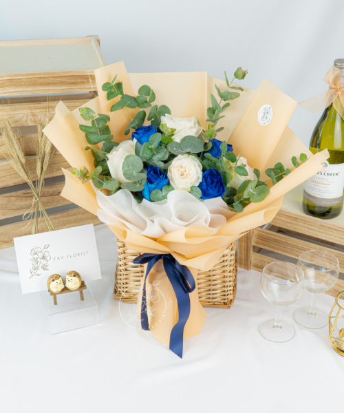 Fantasy – White & Blue Kenya Rose Bouquet